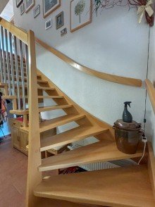 Treppe ins Obergeschoss Modern & nachhaltig wohnen: Tolles Einfamilienhaus mit Wintergarten und PV-Anlage in Woltersdorf!