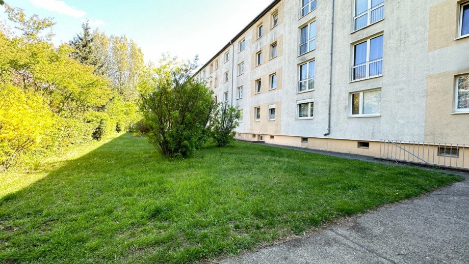 Platz hinter dem Haus Etagenwohnung Berlin