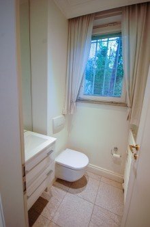 G�ste-WC Gro�z�gige, helle Wohnung im Grunewald mit eigener Garage!