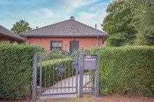 Stra�enansicht Komfortabler Bungalow in Feldrandlage!