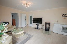 Wohnzimmer und Kamin Gepflegter Bungalow in Ruhiglage!