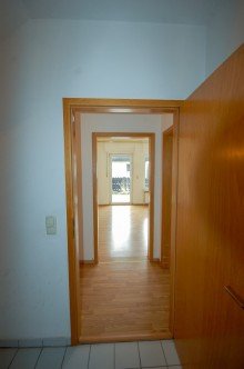 Blick in die Wohnung Verkauft: Helle Dreizimmerwohnung mit S�dterrasse in Ruhiglage!