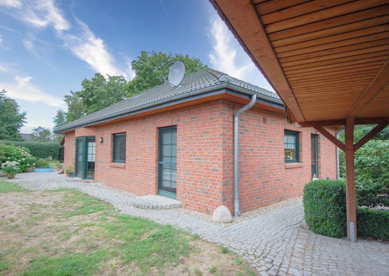 Hausansicht Fredersdorf-Vogesldorf - M�rkisch-Oderland Einfamilienhaus Komfortabler Bungalow in Feldrandlage!