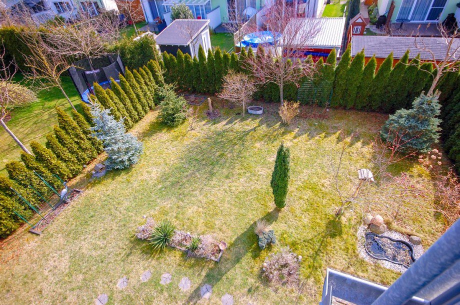 Blick in den Garten Doppelhaush�lfte Berlin