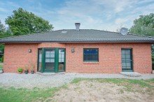 Erker und Terrasse Komfortabler Bungalow in Feldrandlage!