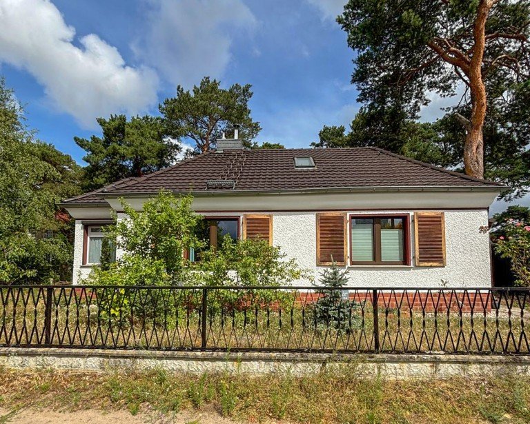 Stra�enansicht Haus Berlin - K�penick Einfamilienhaus Spree-N�he trifft Wohnkomfort - Gepflegtes Einfamilienhaus in Berlin-K�penick!
