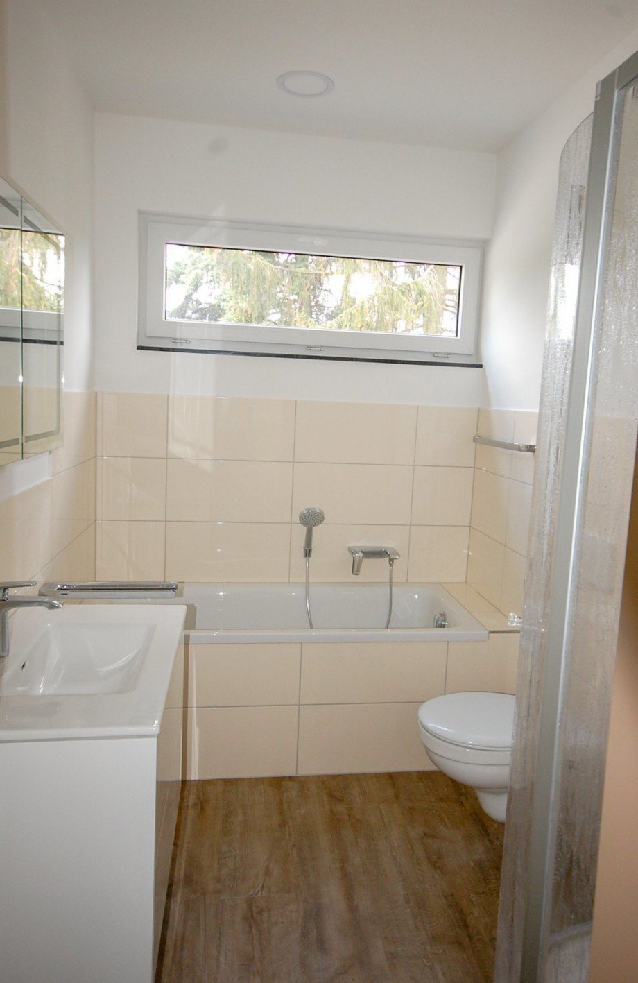 Wannenbad mit Dusche Wohnung Berlin