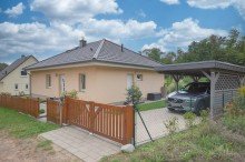 Au�enansicht und Carport Gepflegter Bungalow in Ruhiglage!