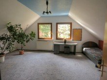 Zimmer Dachgeschoss Familienhaus in Ruhiglage!