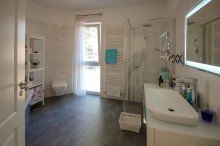 Badezimmer Moderne Stadtvilla mit sechs Zimmern in Rahnsdorf!