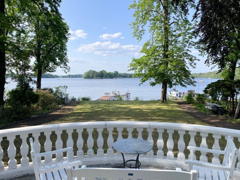 Blick zum See von der Terrasse 2 Berlin - Schm�ckwitz Villa Verkauft: Herrschaftliche Villa auf Wassergrundst�ck in Schm�ckwitz!