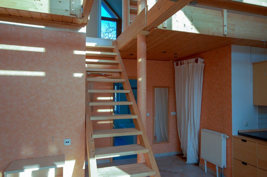 Treppe zur Galerie und Eingang Dachgeschosswohnung Woltersdorf