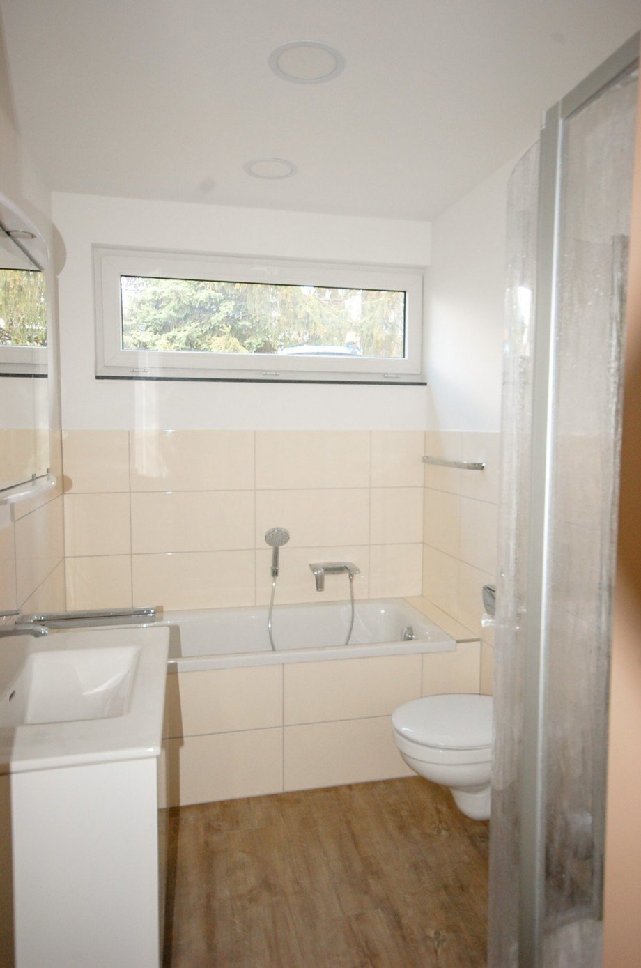 Wannenbad mit Dusche Wohnung Berlin
