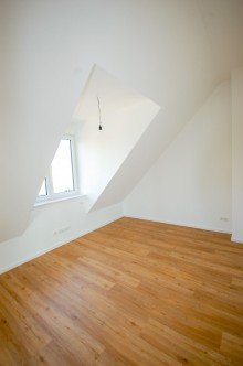 Zimmer Dachgeschoss Hochwertige Maisonette-Wohnung nahe S-Bahnhof Wilhelmshagen!