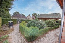 Vorgarten Komfortabler Bungalow in Feldrandlage!