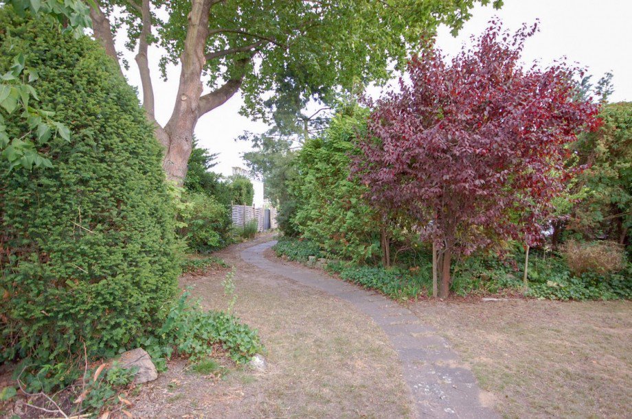 Weg zur Stra�e Einfamilienhaus Berlin