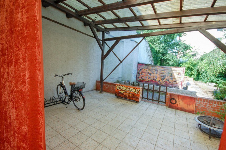 Abstellfl�che neben Terrasse Einzelhandel Berlin