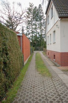 Zufahrt Verkauft: Helle Dreizimmerwohnung mit S�dterrasse in Ruhiglage!