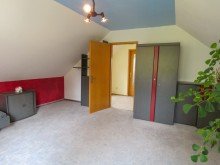 Zimmer Dachgeschoss Familienhaus in Ruhiglage!