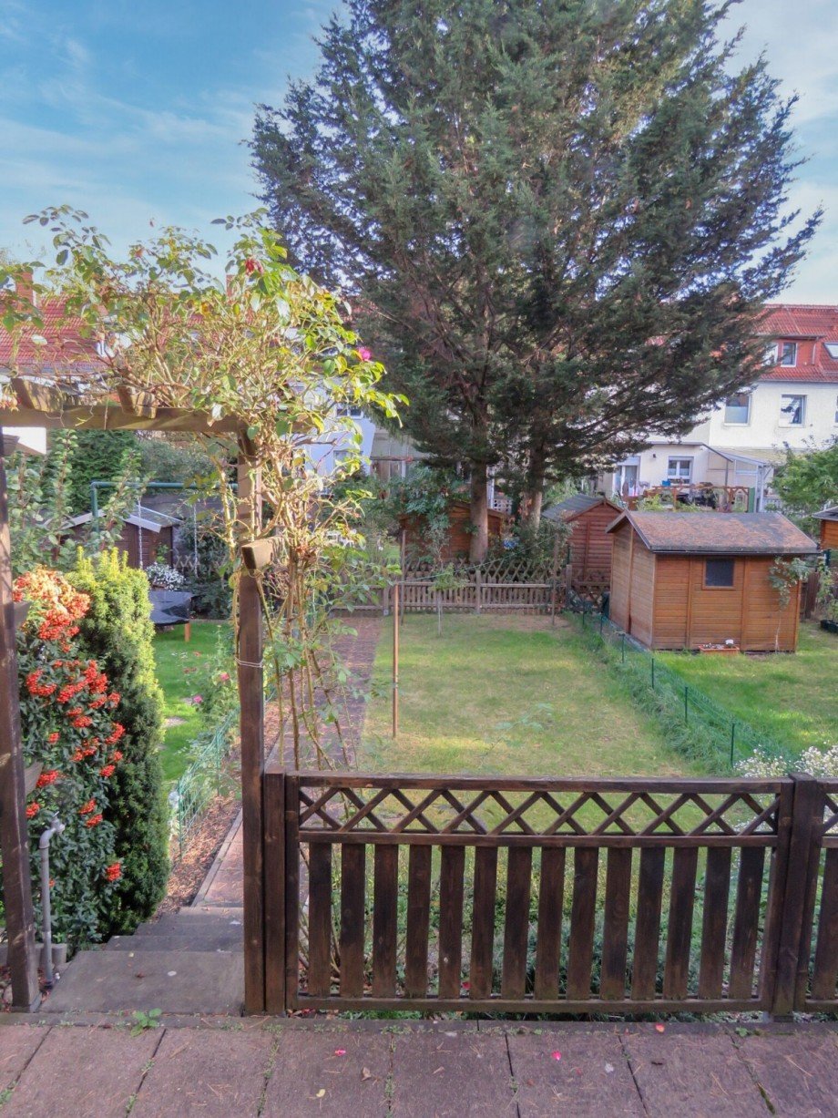 Blick in den Garten von der Terrasse Reihenmittelhaus Berlin