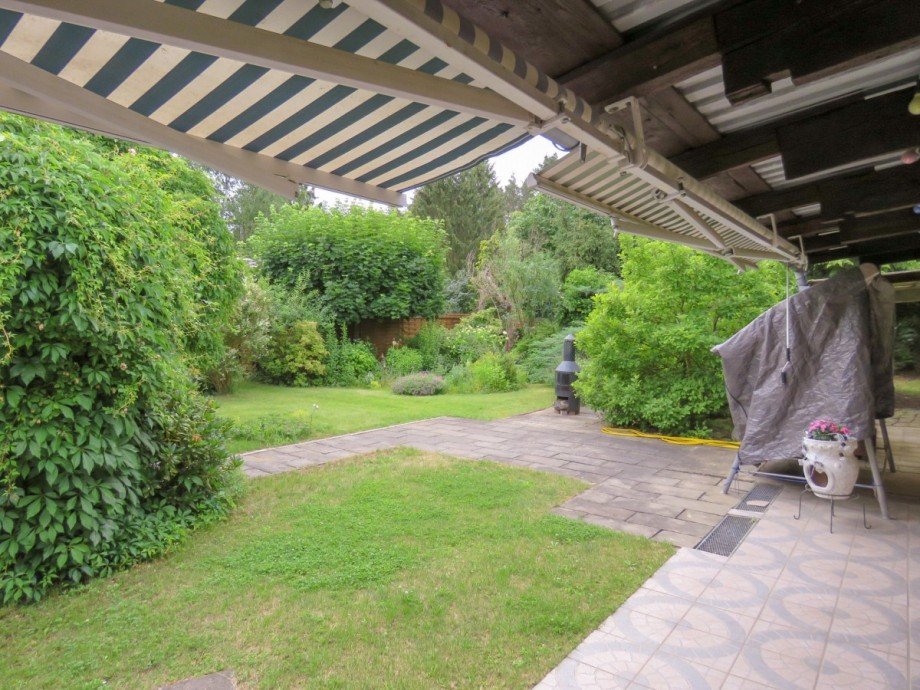 Blick in den Garten von der Terrasse Einfamilienhaus Erkner