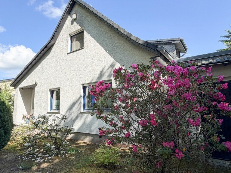 Stra�enansicht Neuenhagen bei Berlin - Neuenhagen bei Berlin Einfamilienhaus Kleines Haus mit gro�em Garten - mitten in Neuenhagen!