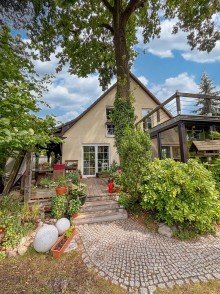 Zugang Terrasse vom Garten Modern & nachhaltig wohnen: Tolles Einfamilienhaus mit Wintergarten und PV-Anlage in Woltersdorf!
