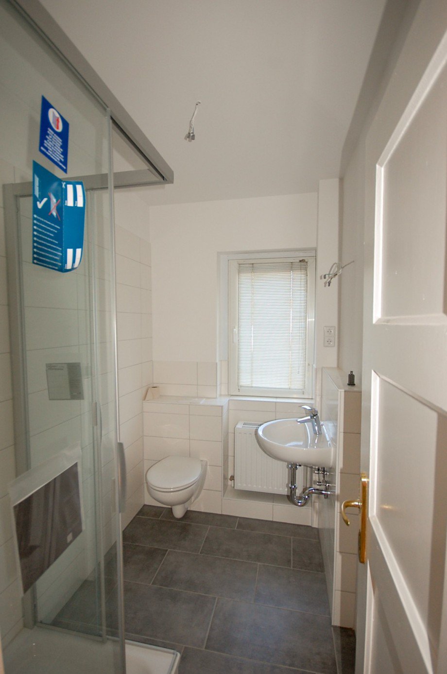 G�ste-WC mit Dusche Maisonettewohnung Berlin