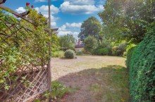 Garten Verkauft: Solider Bungalow mit Keller in Ruhiglage!