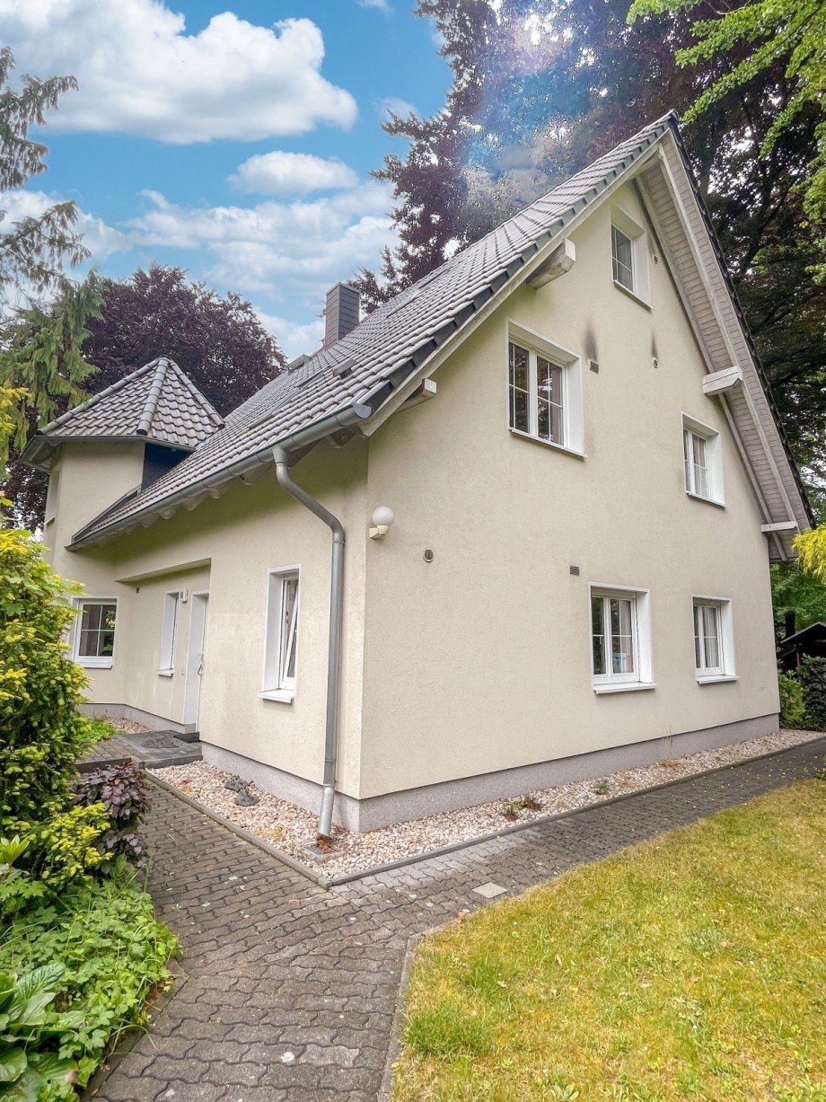 Hausansicht und Eingang Einfamilienhaus Sch�neiche