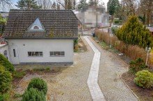 Blick auf Garage und zur Stra�e Verkauft: Herrschaftliche Villa auf Wassergrundst�ck in Schm�ckwitz!