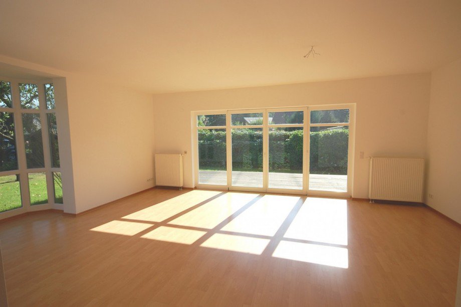 Wohnzimmer mit Blick zur Terrasse Doppelhaush�lfte Berlin