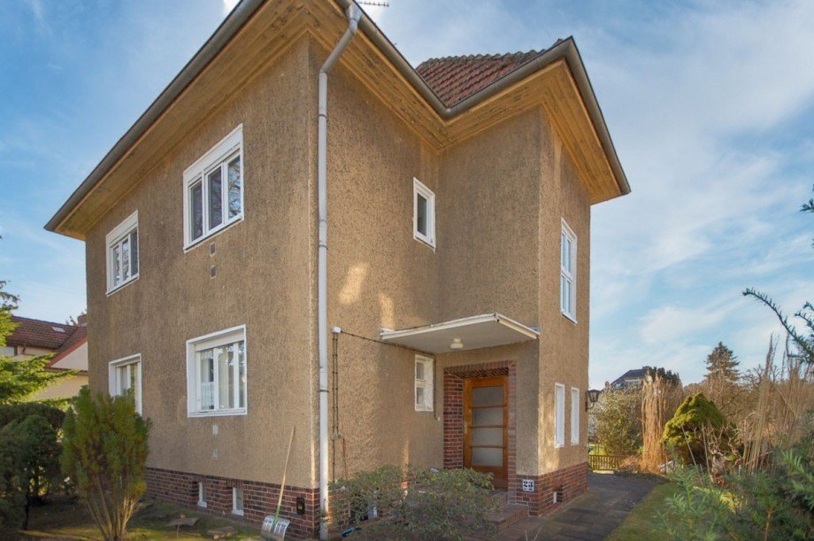 Hausansicht und Eingang Terrassenwohnung Berlin