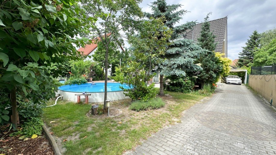 Garten und Zufahrt Einfamilienhaus Berlin