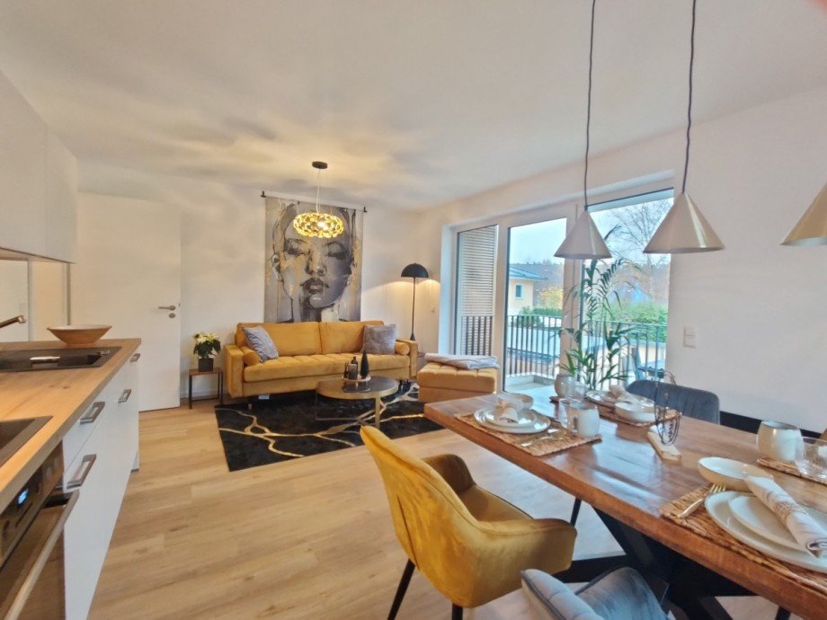 Musterwohnung Wohnzimmer und K�che Etagenwohnung Gr�nheide (Mark)