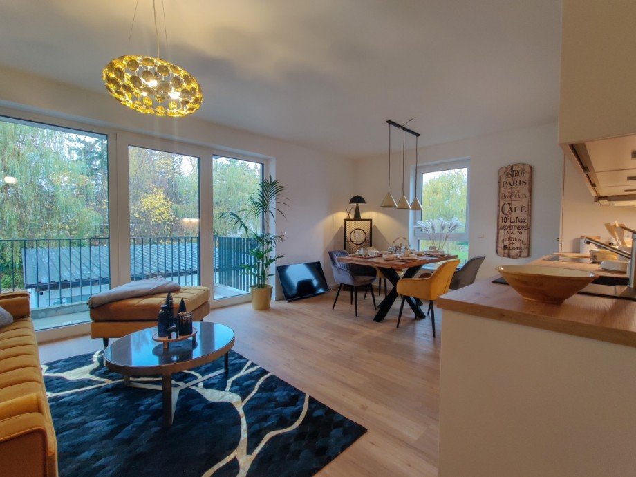 Musterwohnung Wohnzimmer und K�che Etagenwohnung Gr�nheide (Mark)