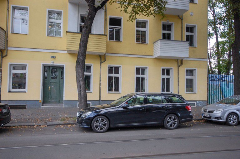 Stra�enansicht Wohnung Berlin - Treptow-K�penick Etagenwohnung Zwei-Zimmer-Wohnung mit Balkon in Niedersch�neweide!