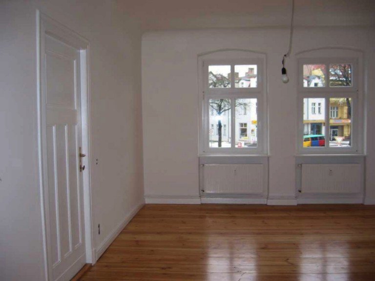 Wohnzimmer Berlin Etagenwohnung Drei-Zimmer-Wohnung mit Loggia und Gartennutzung in zentraler Lage!