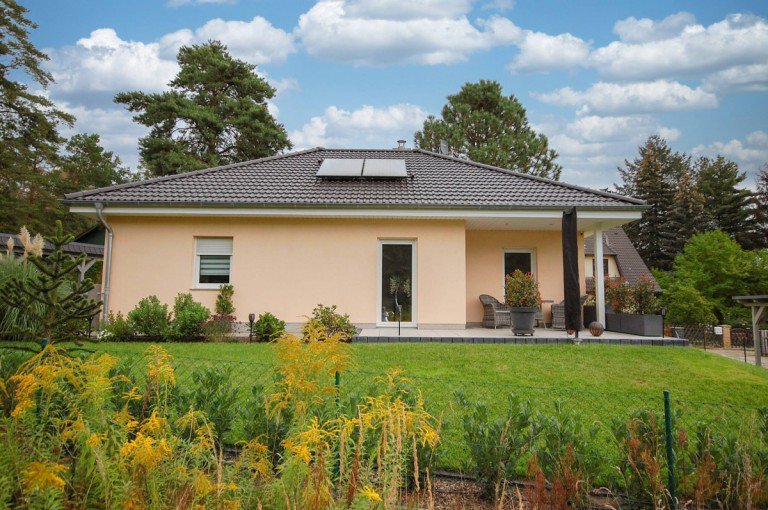 Gartenansicht Zernsdorf - Dahme-Spreewald Einfamilienhaus Gepflegter Bungalow in Ruhiglage!