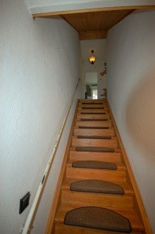 Treppe ins Obergeschoss W�rmeged�mmtes Reihenhaus mit neuem Bad in der GAGFAH-Siedlung!