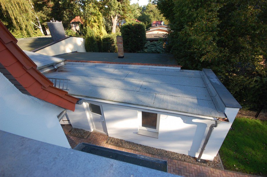 Blick vom Balkon auf Gartenhaus Einfamilienhaus Berlin