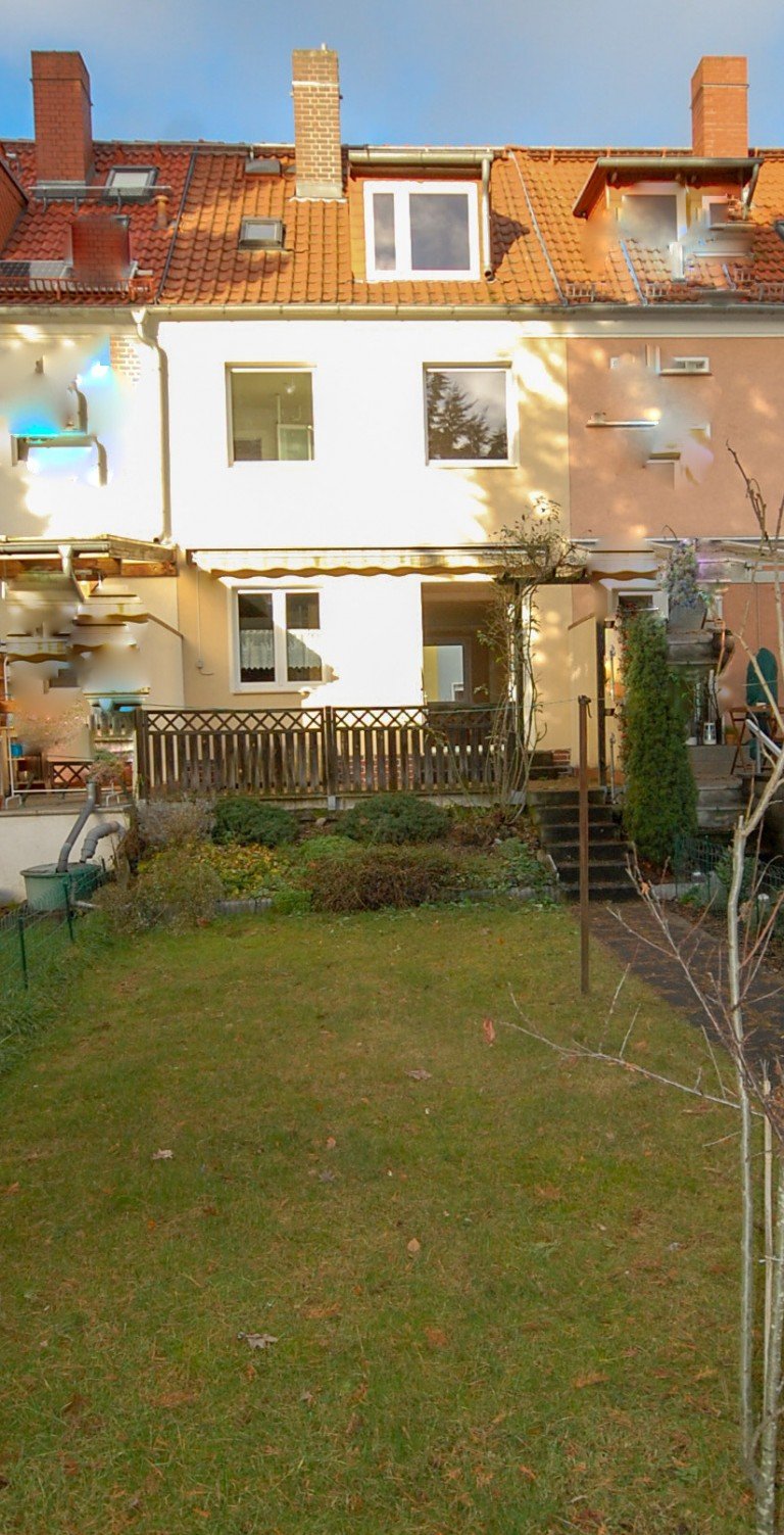 Hausansicht vom Garten Berlin - Adlershof Reihenmittelhaus Bezugsfreies Reihenhaus in der historischen GAGFAH-Siedlung!