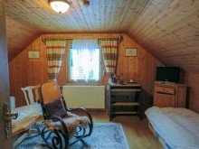 OG Zimmer Familienhaus mit Solar, Kamin, Pool und G�stehaus!