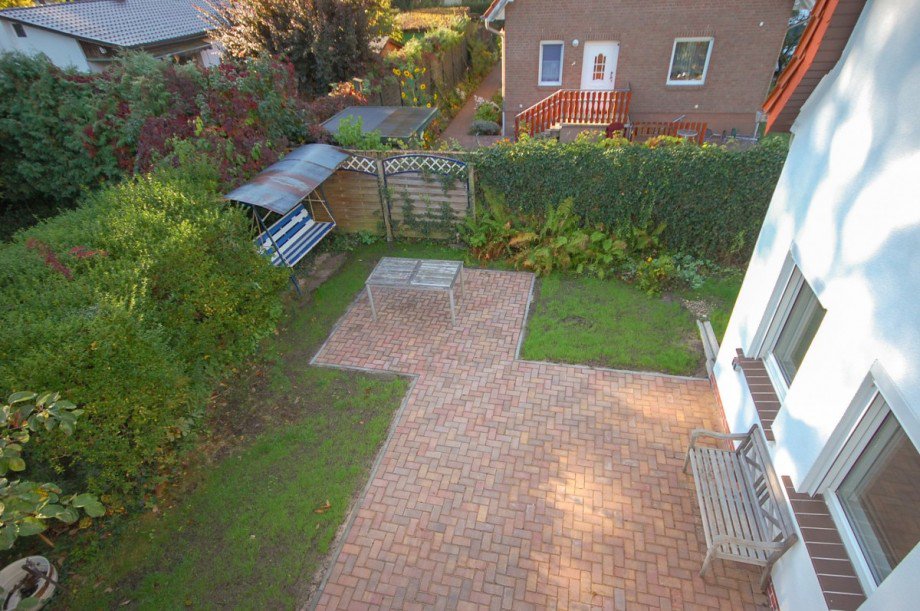 Blick vom Balkon auf Terrasse Einfamilienhaus Berlin