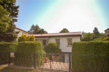 Stra�enansicht Verkauft: Solider Bungalow mit Keller in Ruhiglage!
