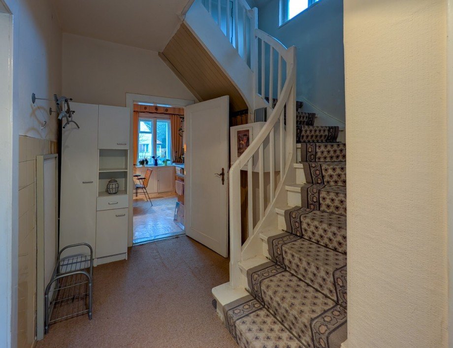 Flur und Treppe ins OG Einfamilienhaus Sch�neiche