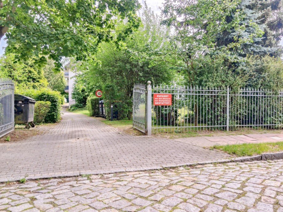 Zufahrt Grundst�ck Etagenwohnung Sch�neiche bei Berlin
