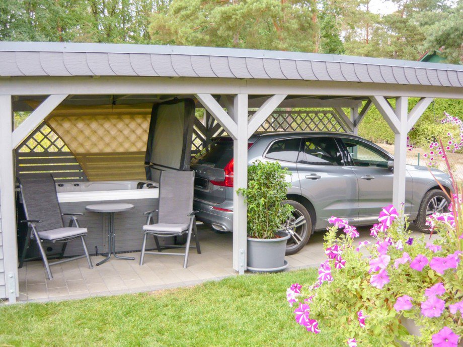 Carport mit Whirlpool und Sitzecke Einfamilienhaus Zernsdorf