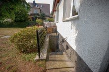 Kellerzugang Verkauft: Solider Bungalow mit Keller in Ruhiglage!