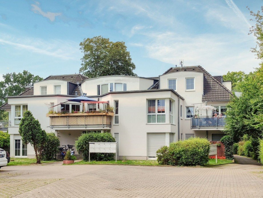 Hausansicht Eingang Etagenwohnung Sch�neiche bei Berlin